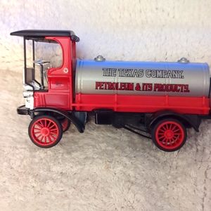 Texaco 1910 Mack Tank Truck NIB